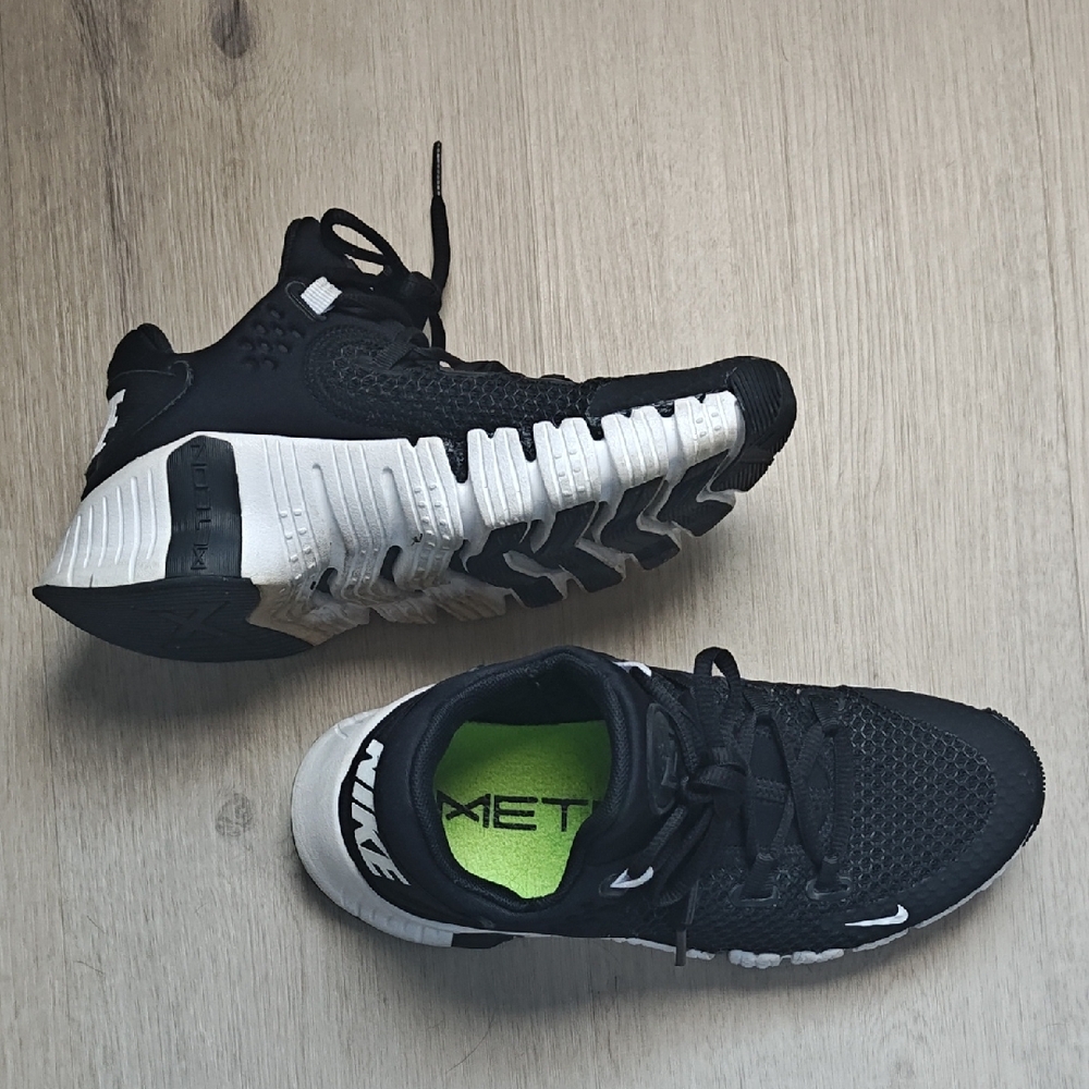 Nike Free Metcon 4 Black & White